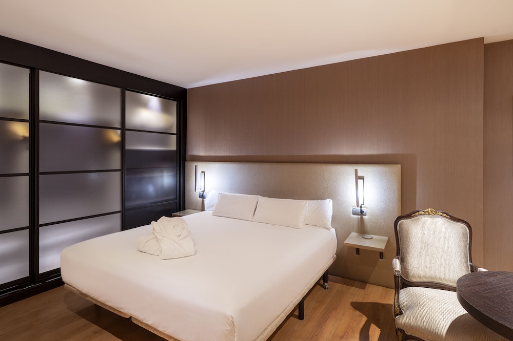 ROOM, SINGLE, DOUBLE BED