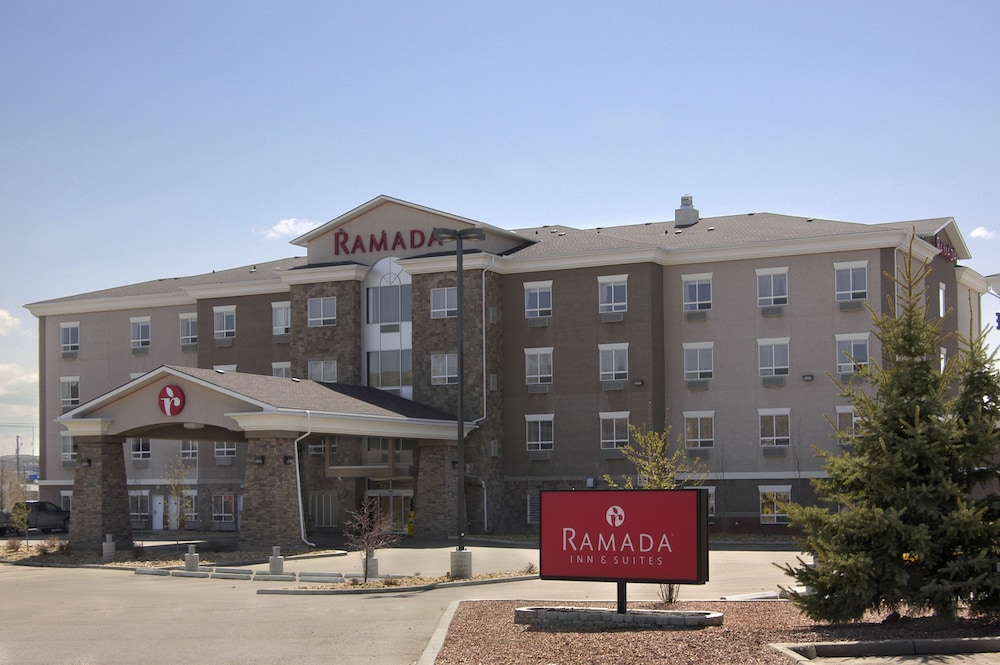 Ramada By Wyndham Drumheller Hotel & Suites 1/27
