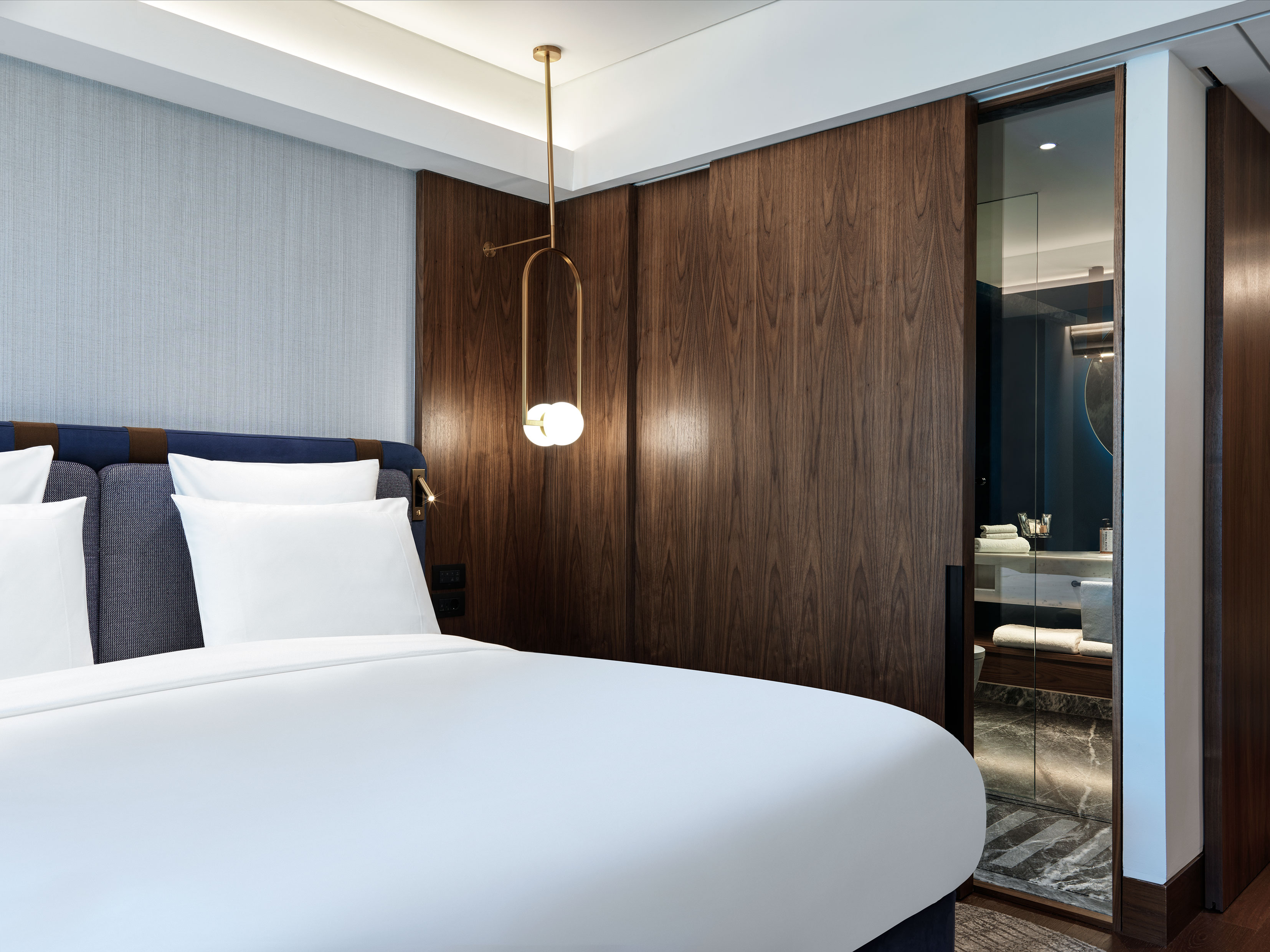 SUPERIOR, DOUBLE OR TWIN BED