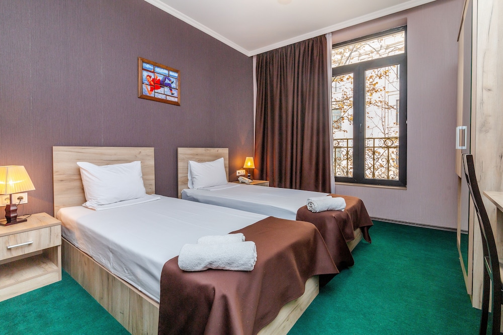 HOTEL MARLYN 16/71