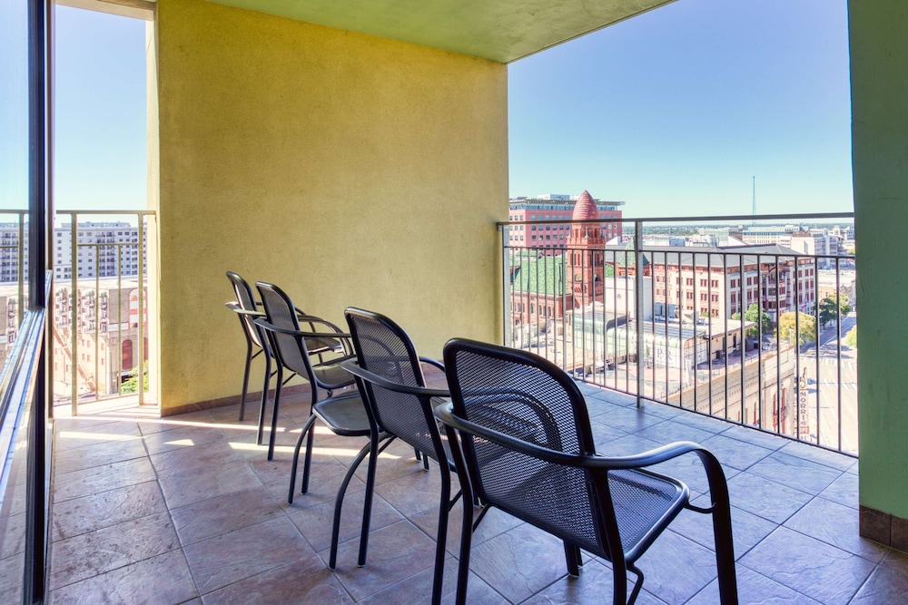 Drury Plaza Hotel San Antonio Riverwalk 27/43