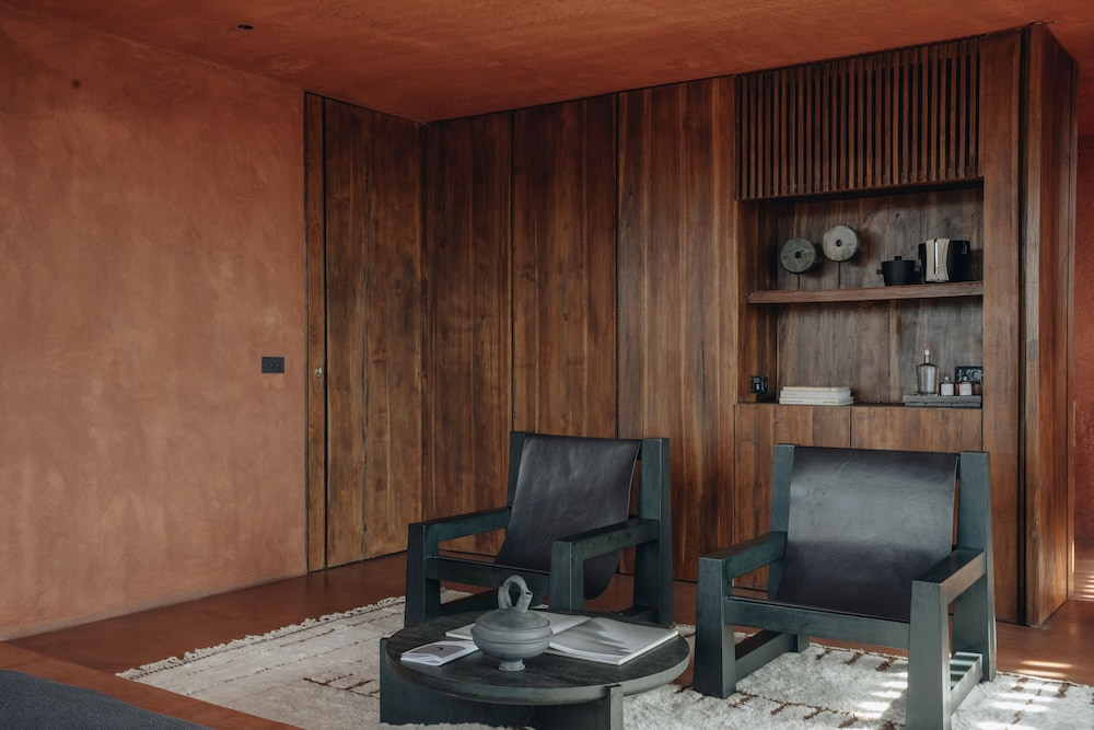 FURTHER HOTEL 48/59