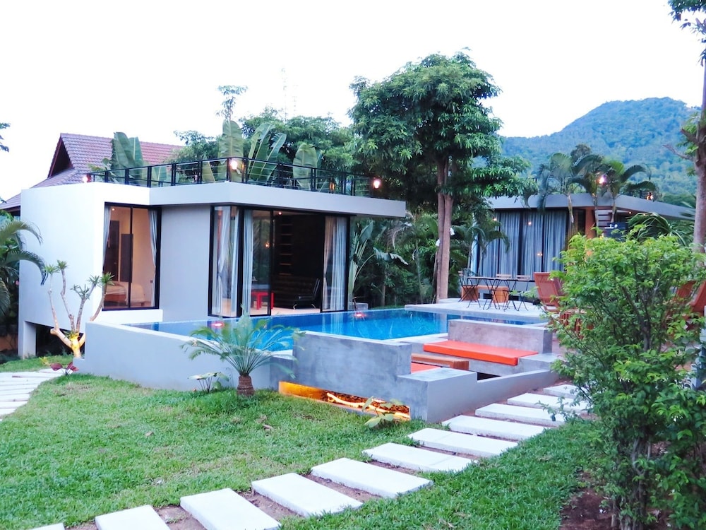 Pony Hill Villa 15/18