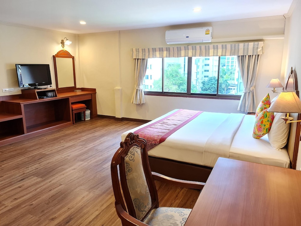 Sabai Inn 24/72