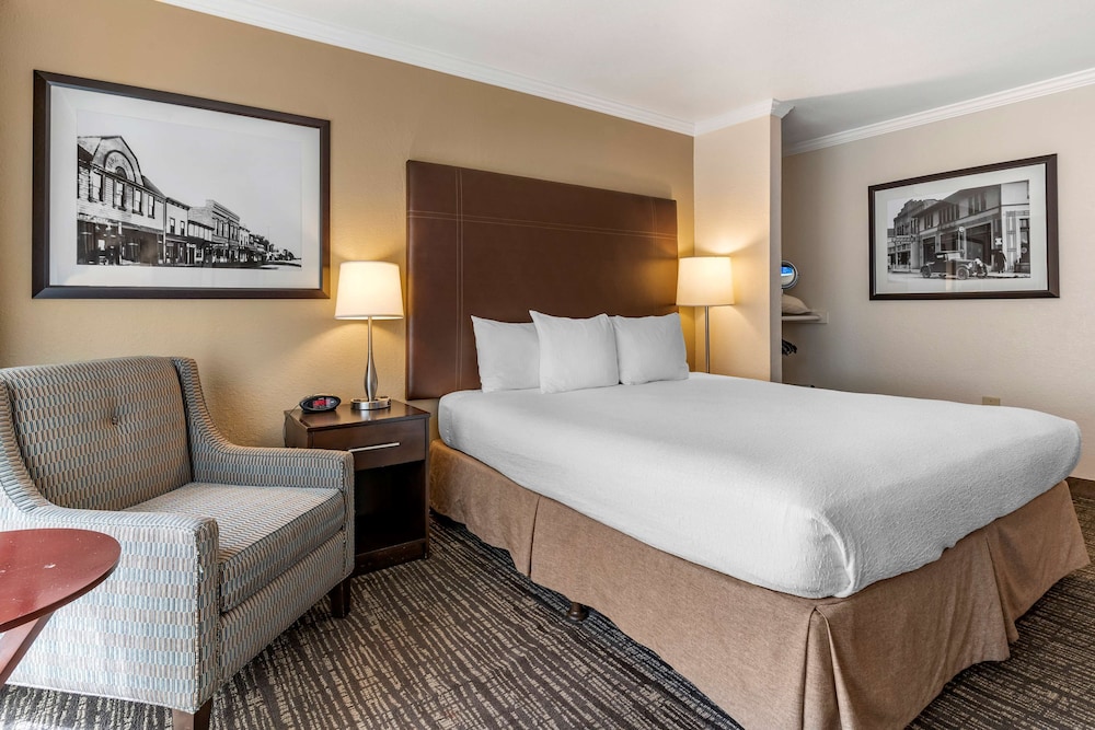 Best Western Plus Garden Court Inn 18/54