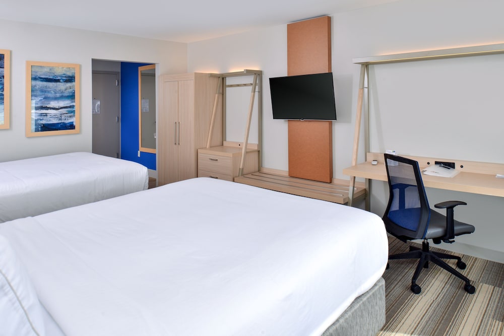 Holiday Inn Express Suites Farmington Hills Detroit 14/54