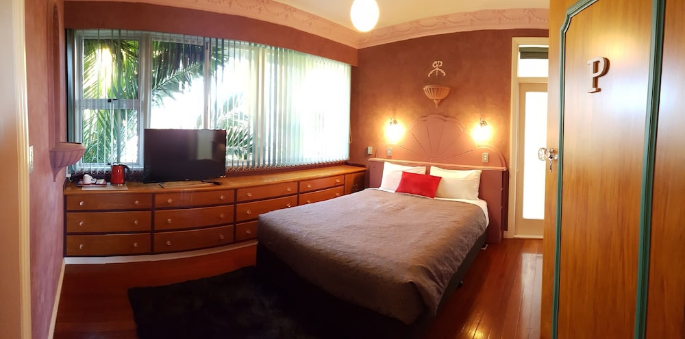 Pure Motel & Guest House 27/75