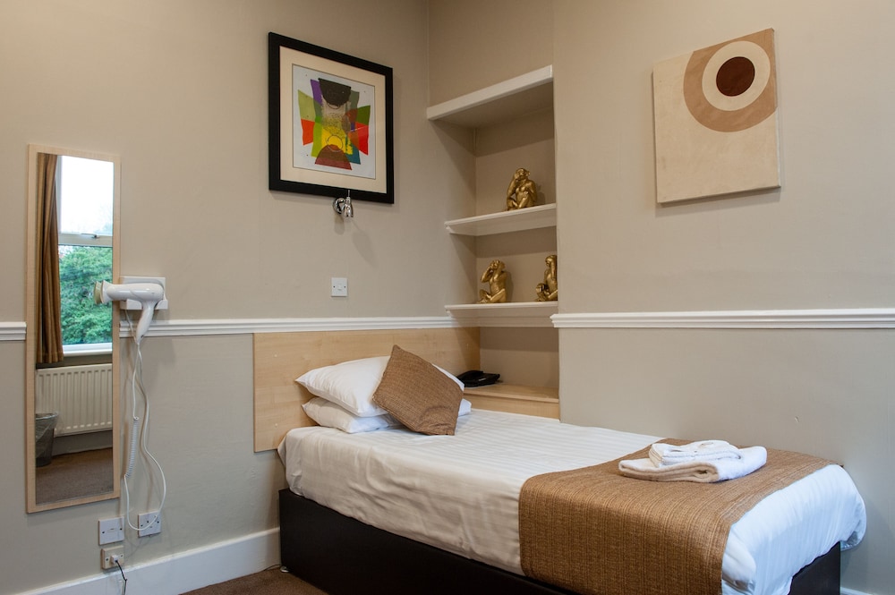 ROOM, SINGLE