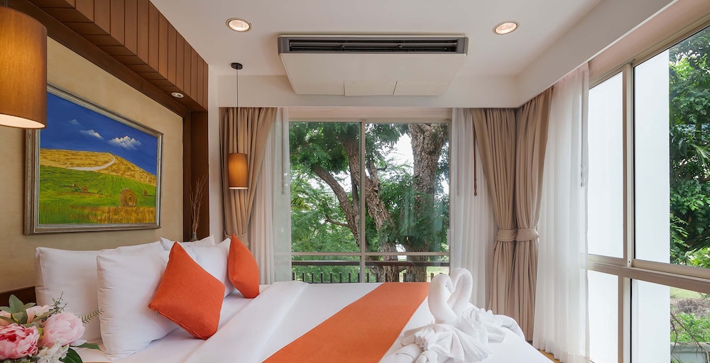 3 BEDROOMS, PREMIER, VILLA, WITH POOL