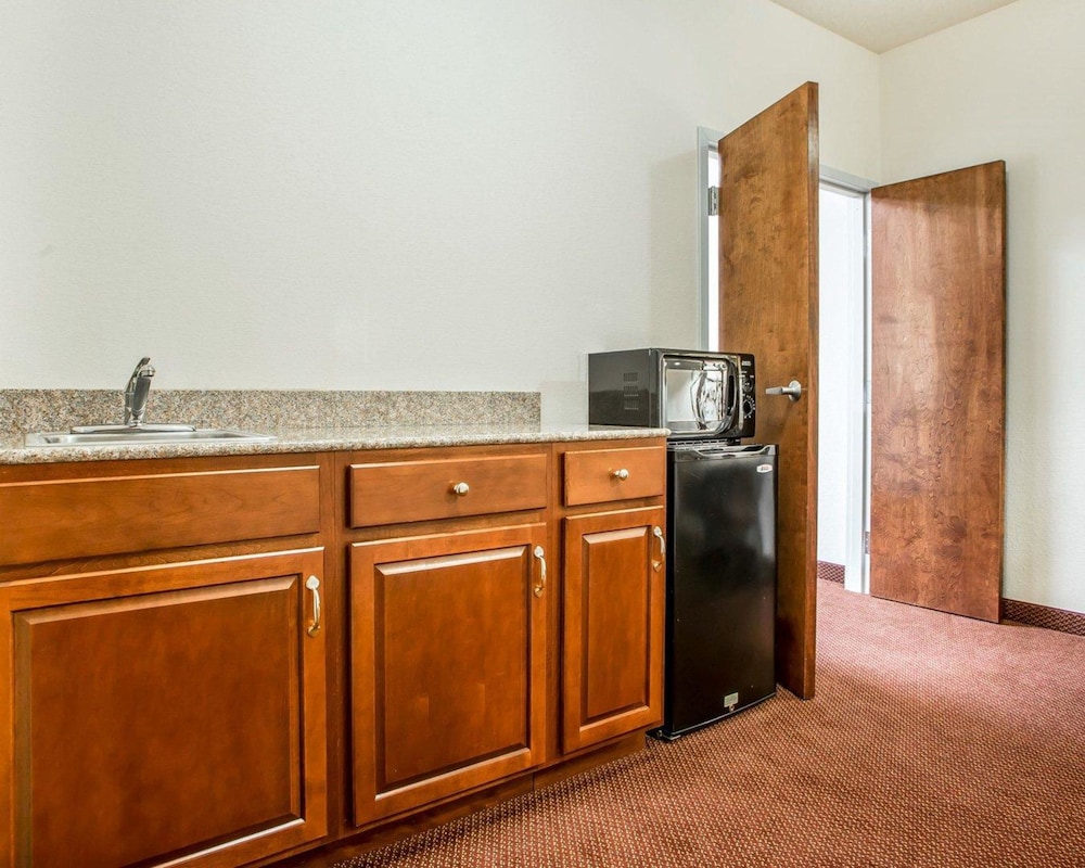Comfort Suites Jefferson City, MO 4/19