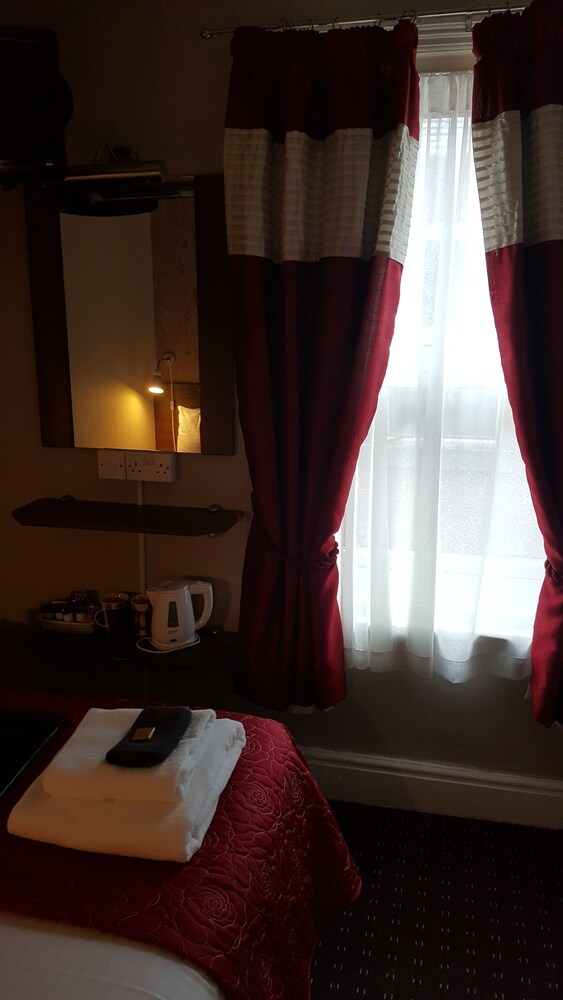 Gabrielle's Hotel 9/44