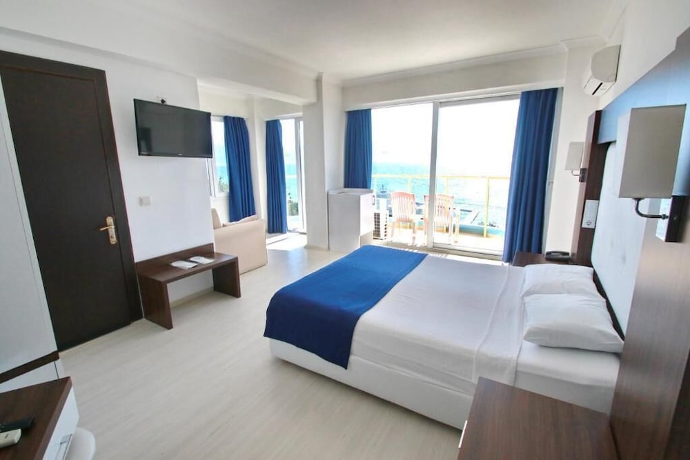 Arora Hotel 18/50