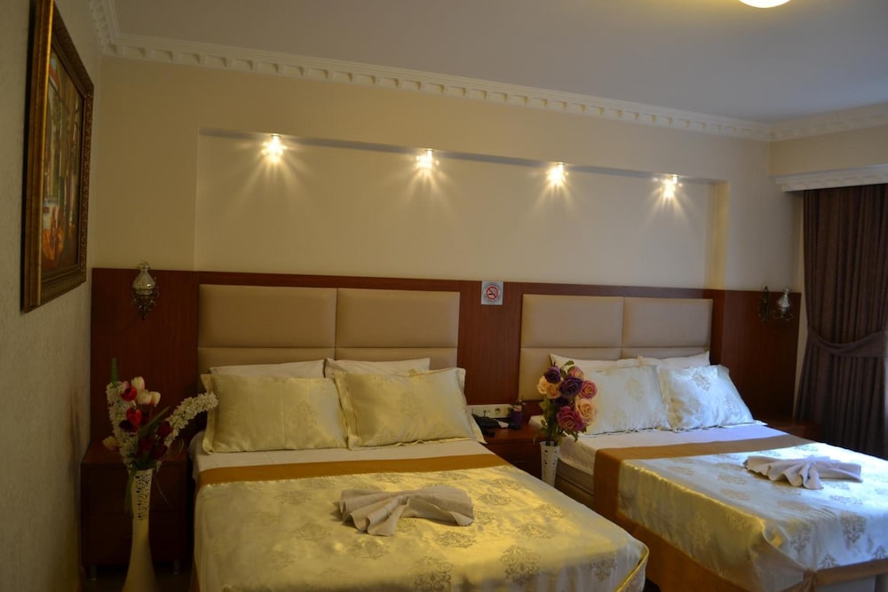 Peradise Hotel 22/50