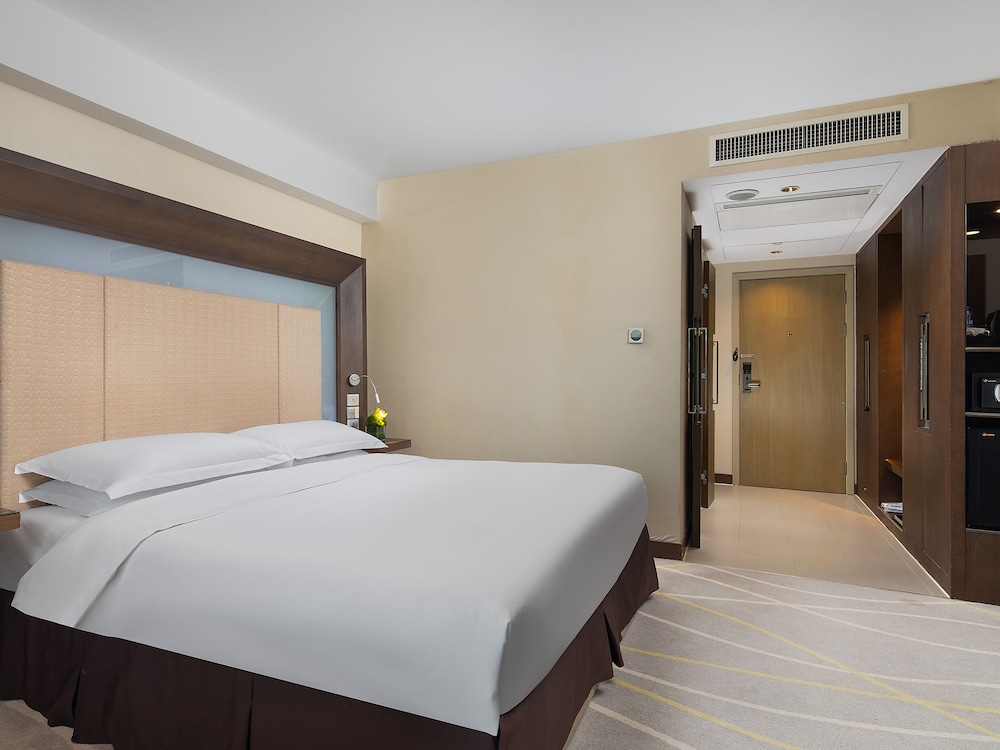 غرفة قياسية بسرير كينج، Novotel Nanjing Central Suning 9/10
