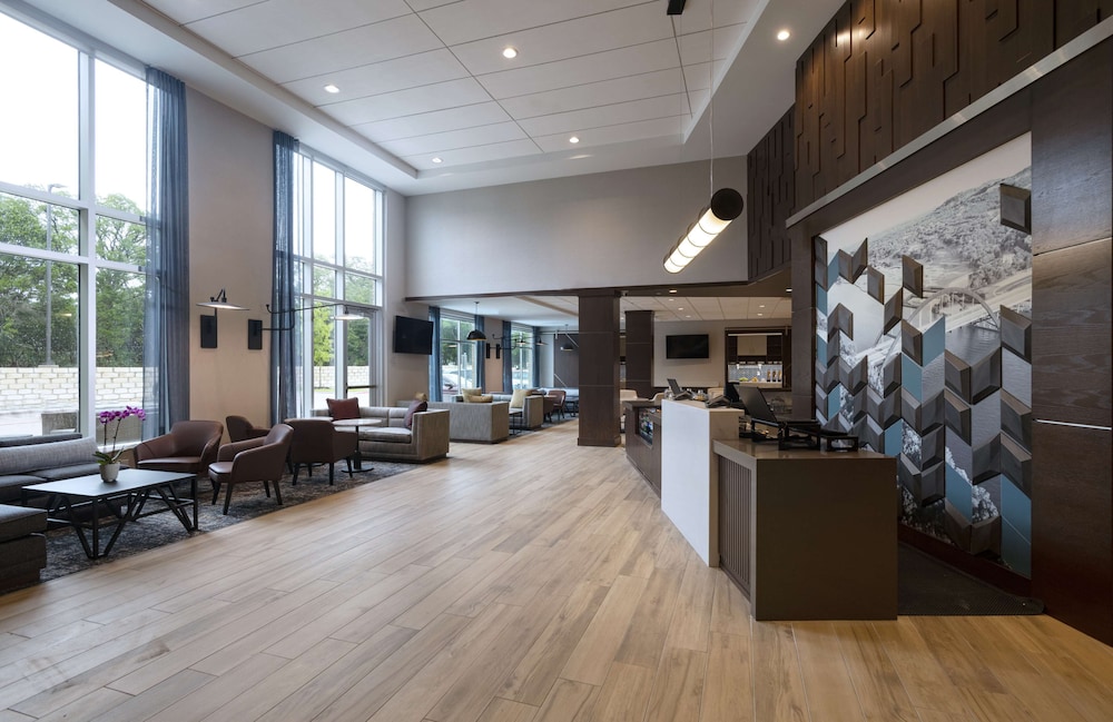 Hyatt Place Austin / Lake Travis / Four Points 36/55