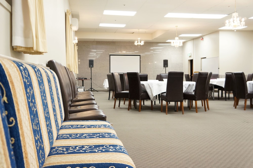 The Victoria Hotel Dunedin 54/68