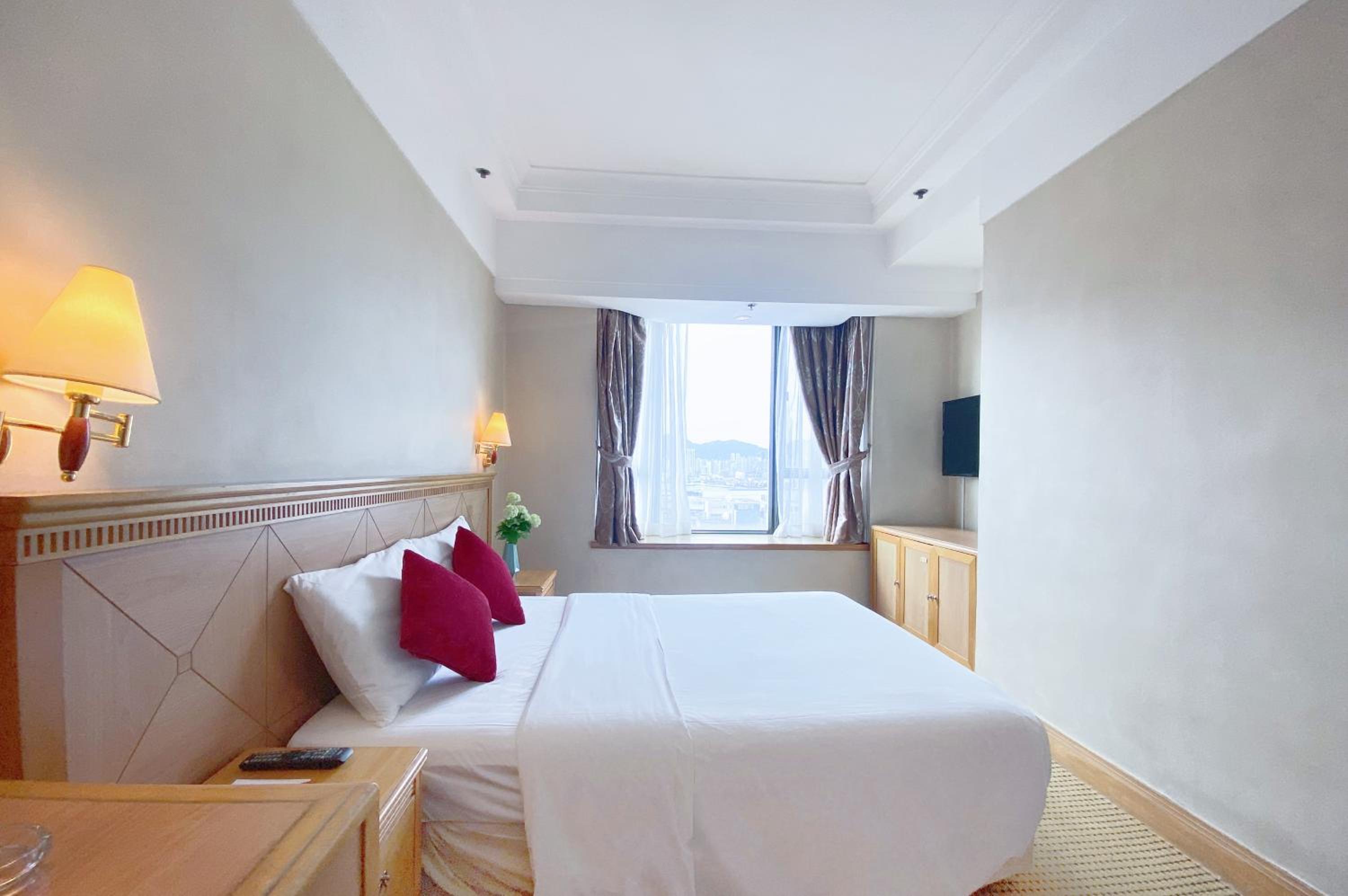 Plus, Superior, Double or Twin Bed, Partial Harbour View