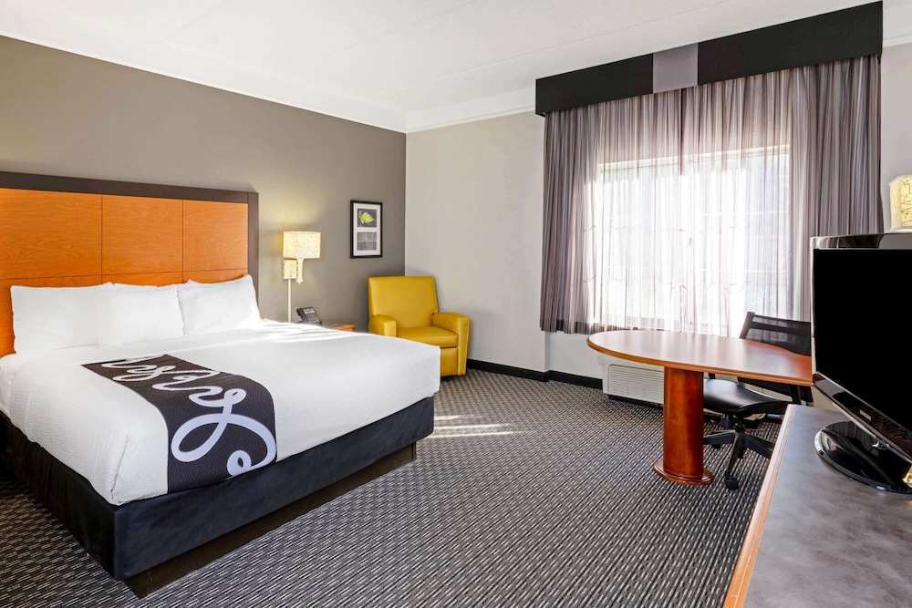 ROOM, KING BED