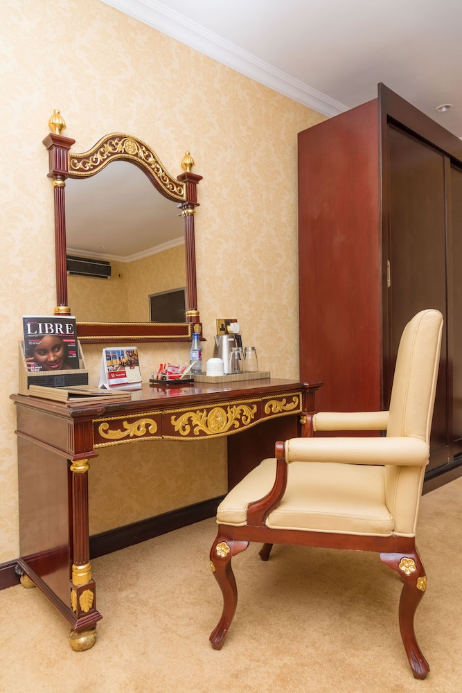 Simama Hotel 8/50