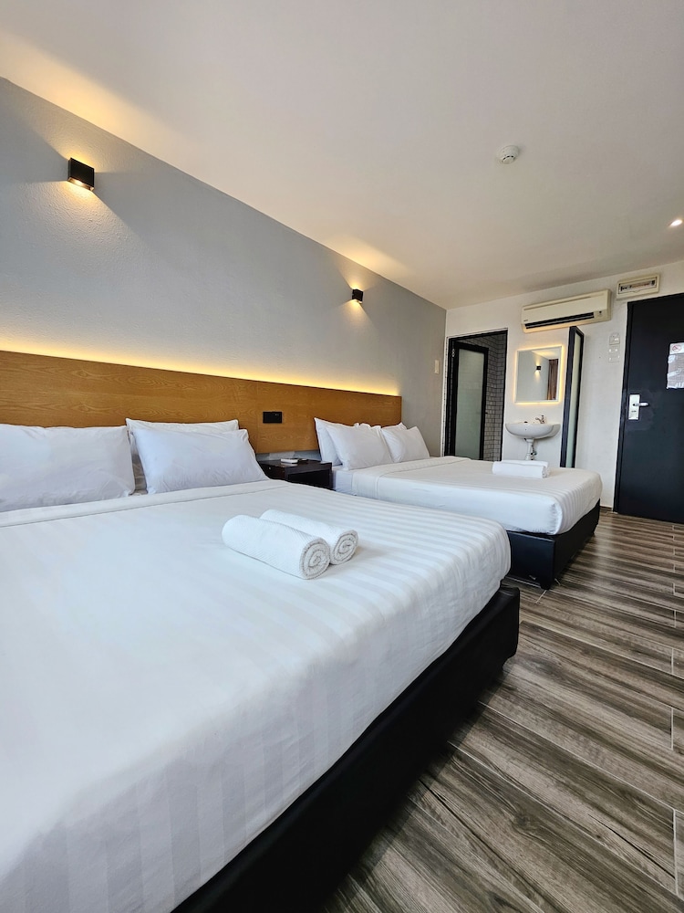 Georgetown Inn by Sky Hive 18/50