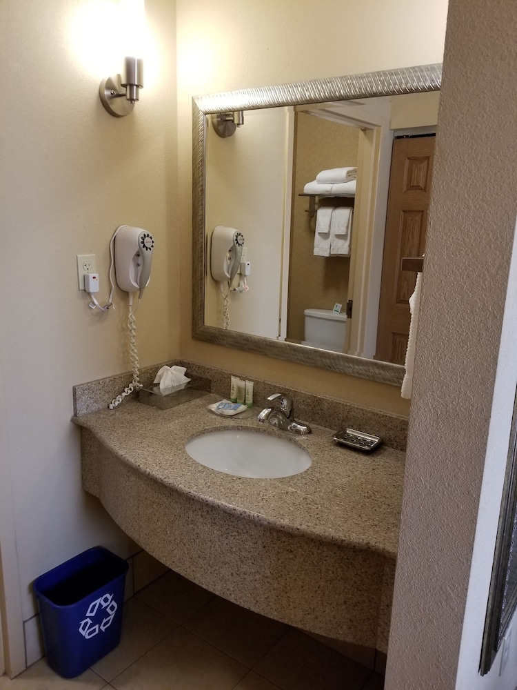 Staybridge Suites Rogers Bentonville 13/49