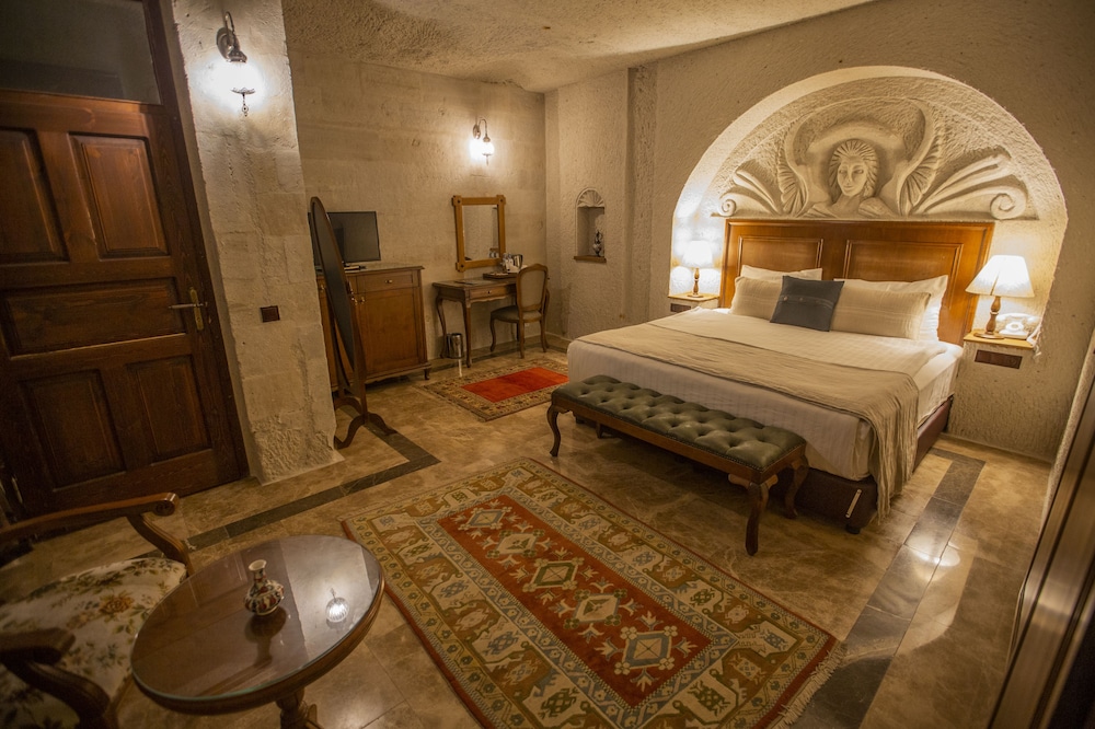 Artemis Cave Suites 11/64