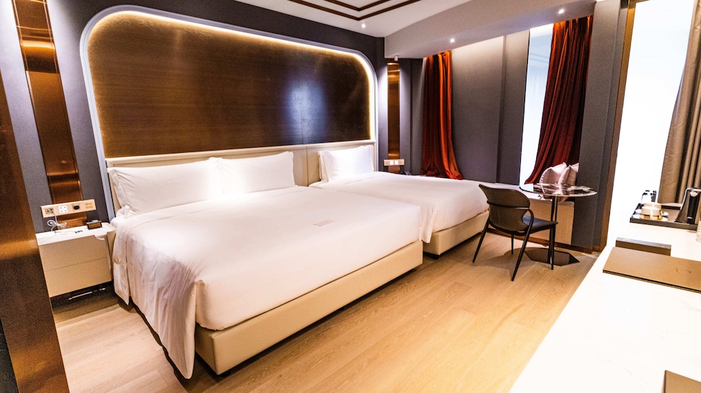 YOHO Treasure Island Hotel 15/60