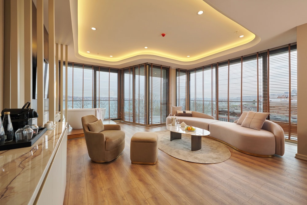 Ciragan Hotel Bosphorus Istanbul 48/68
