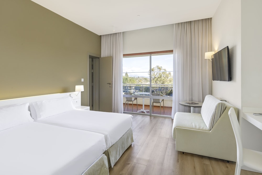 Sol, Connecting, 2 Double Beds