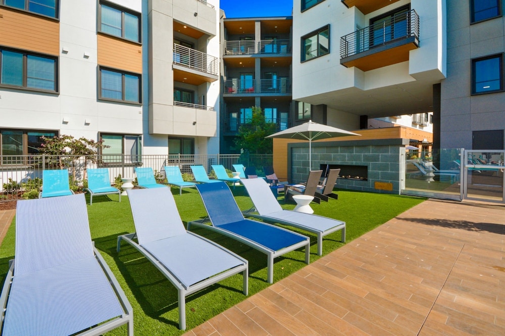 Bluebird Suites near Facebook HQ 37/45