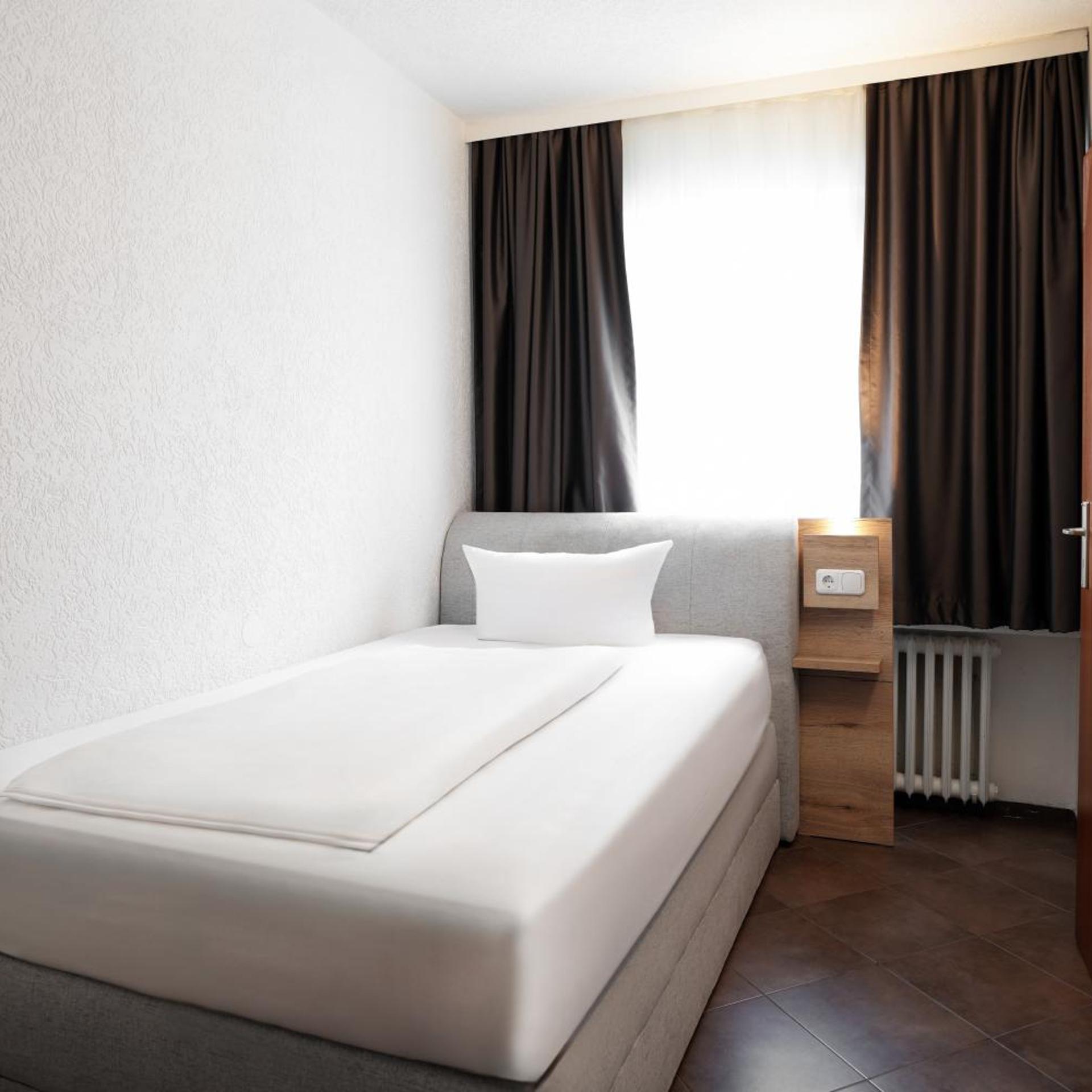 Room, Single