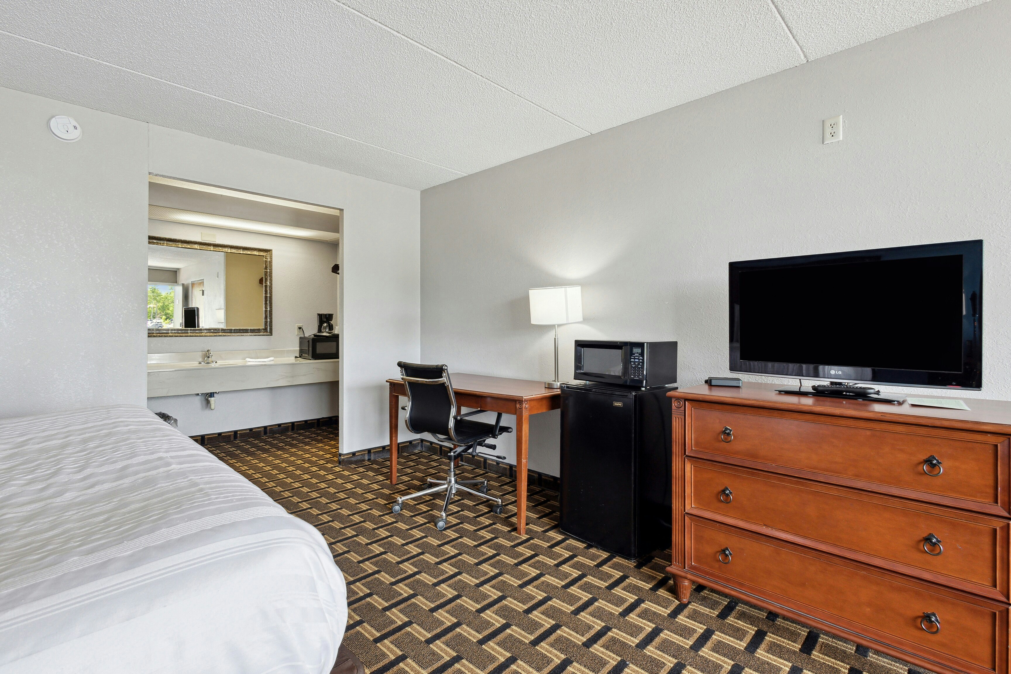 Relax inn by OYO Greeneville Near Hwy US-321 29/40