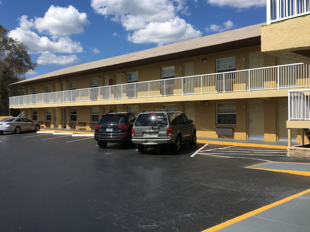 Days Inn By Wyndham Orange City/Deland 8/39