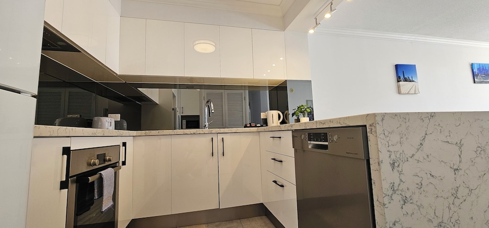 Broadbeach Holiday Apartments 10/50