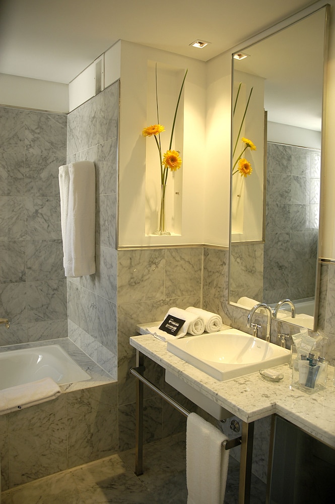 Broadway Hotel And Suites 47/50