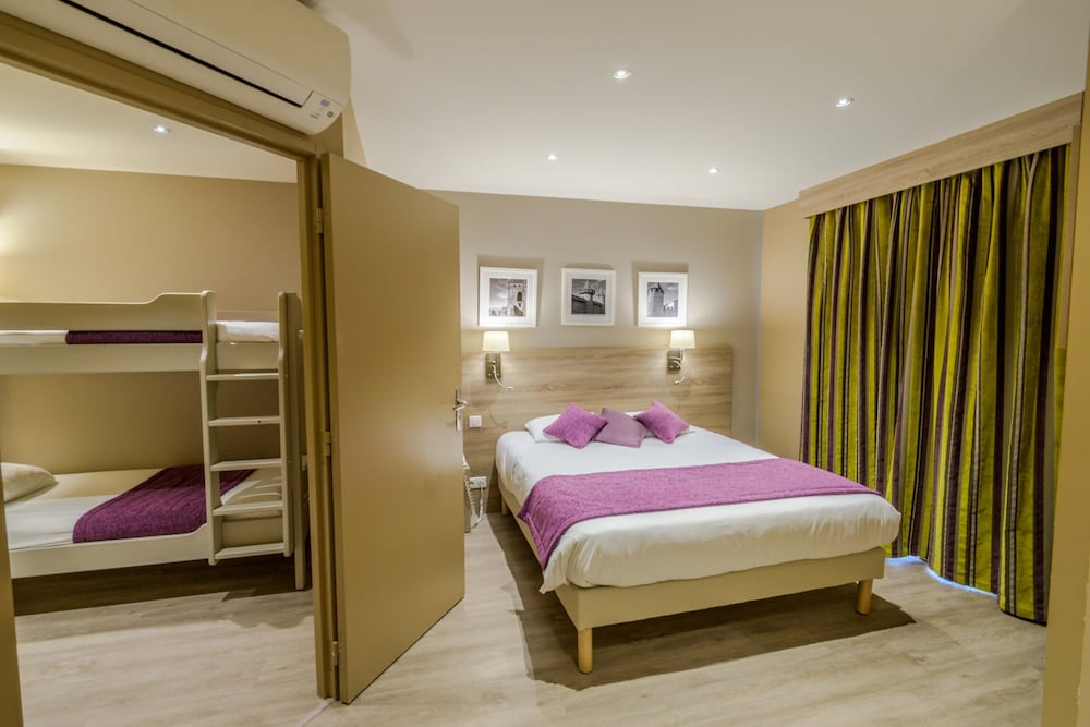 ROOM, QUADRUPLE, DOUBLE AND BUNK BED