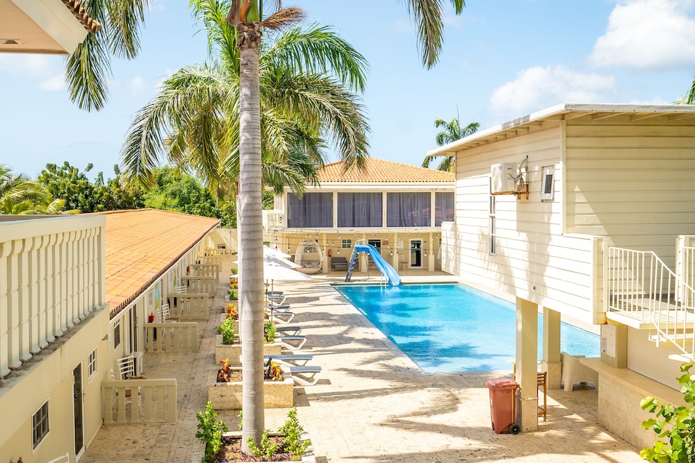 Delynne Boutique Hotel 46/50