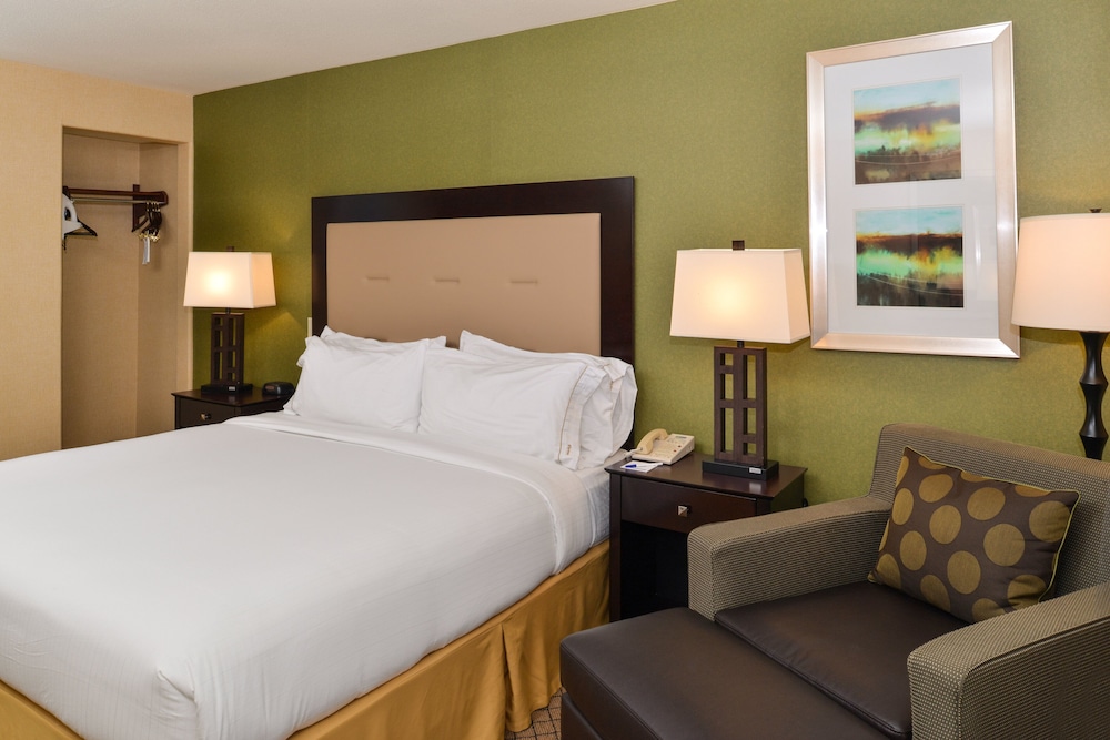 Holiday Inn Express Woodland 11/53