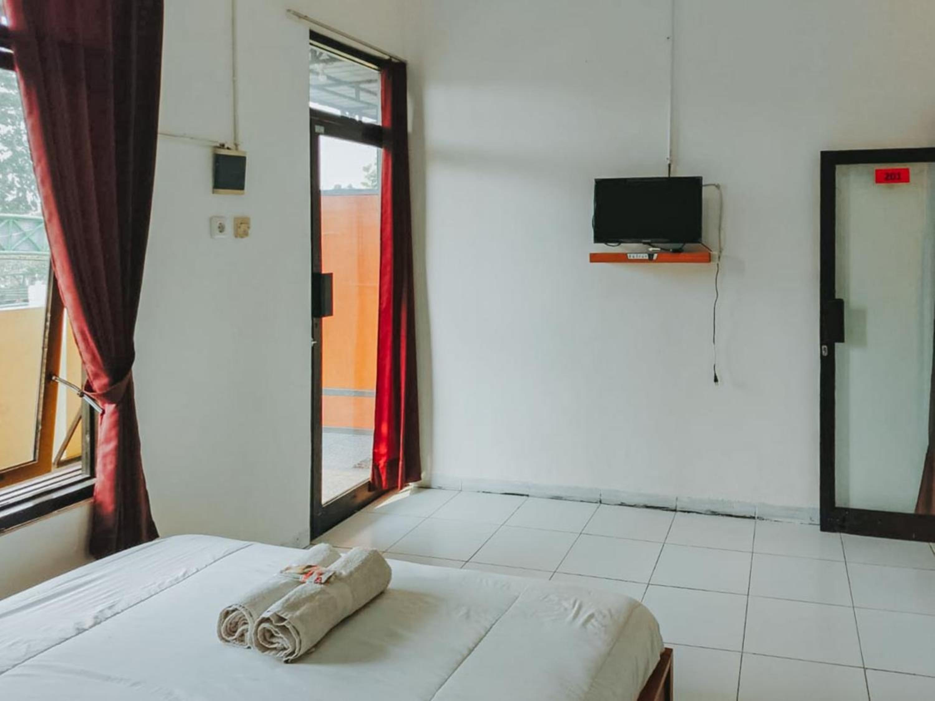 OYO 3895 D'Luck Homestay 14/37
