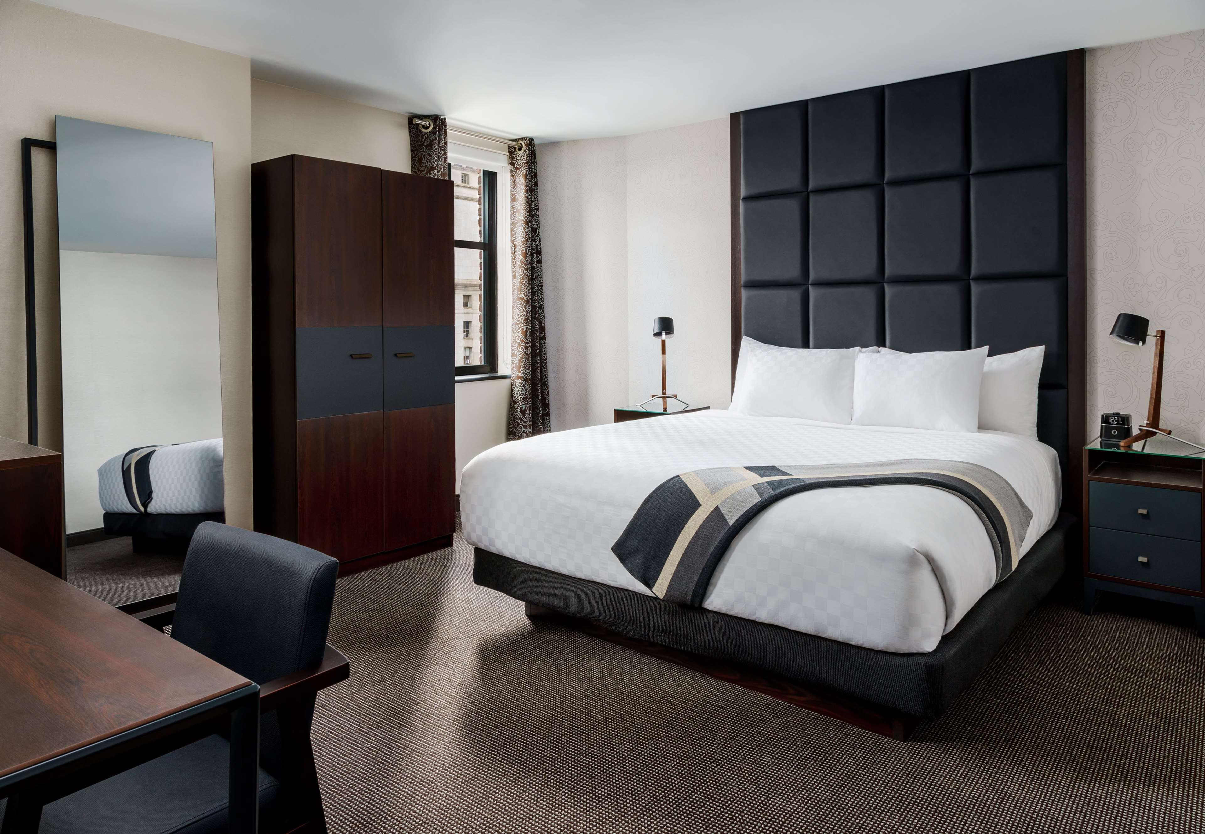 1 BEDROOM, SUITE, KING BED