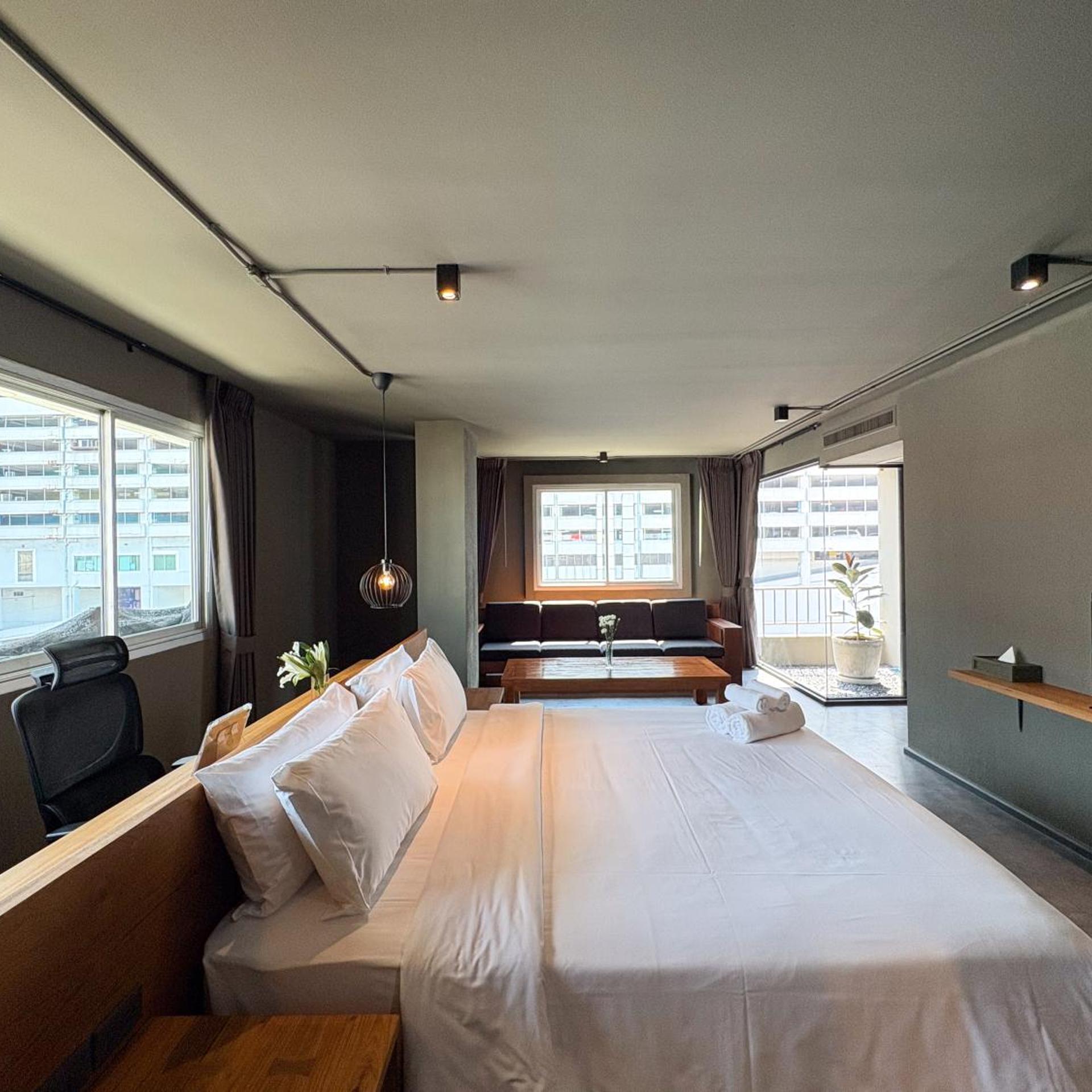 Suite, King Bed