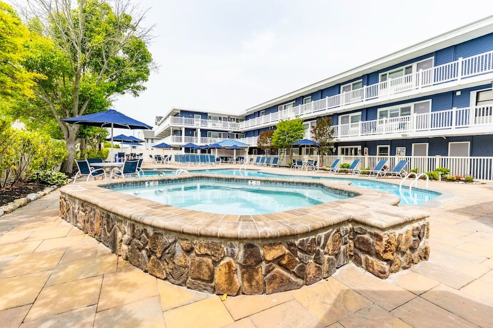 Beachcomber Resort 5/76