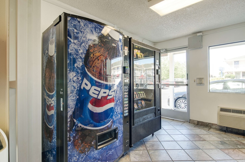Motel6 Tacoma, WA - South 8/46