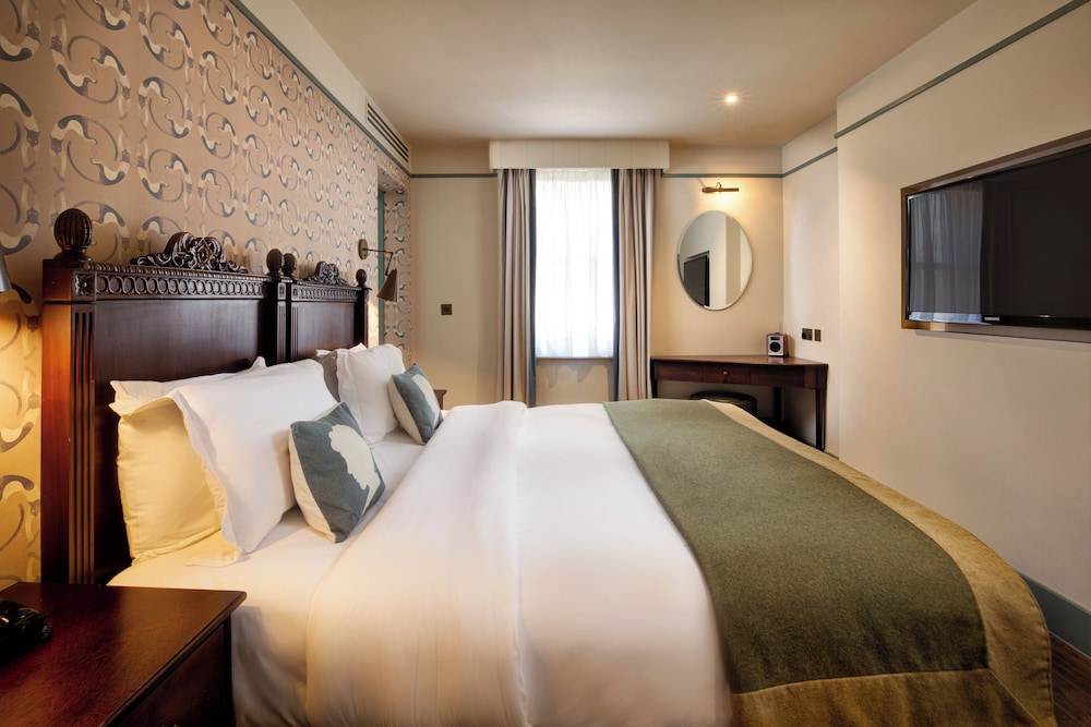 Bloomsbury, Double Bed