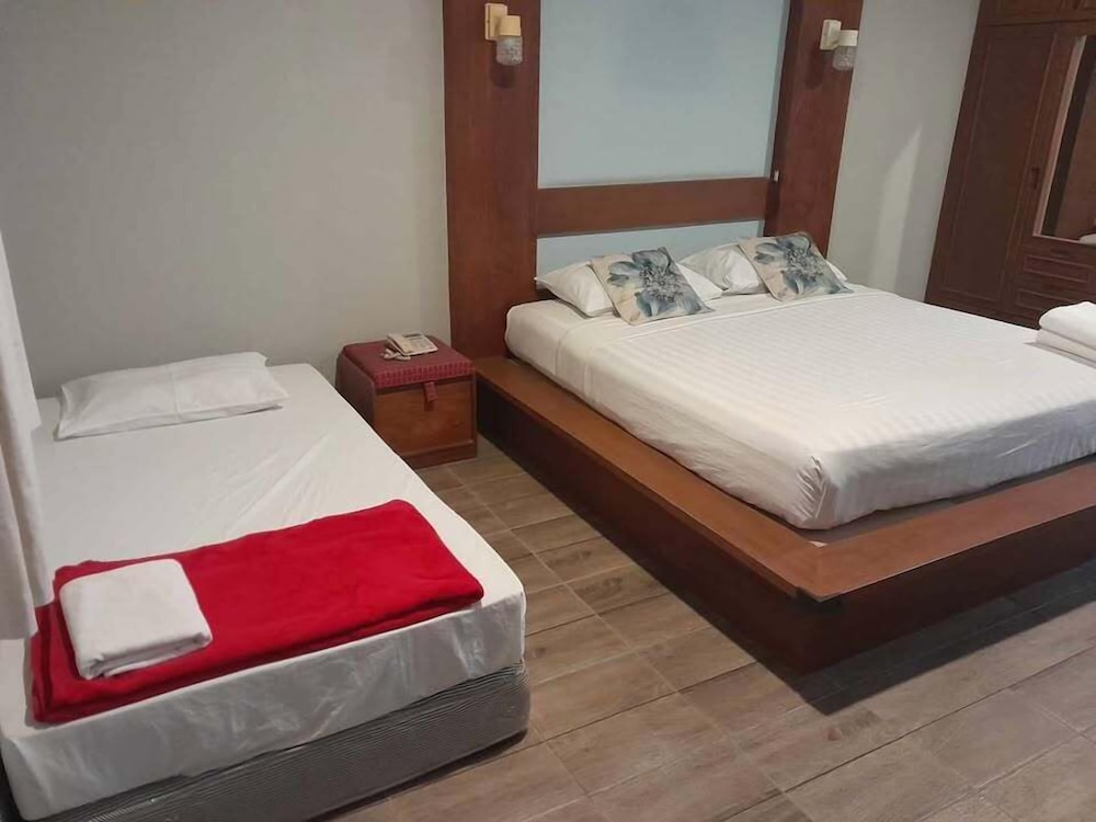 Suite, Twin Beds, Green Beach Pattaya 2/4