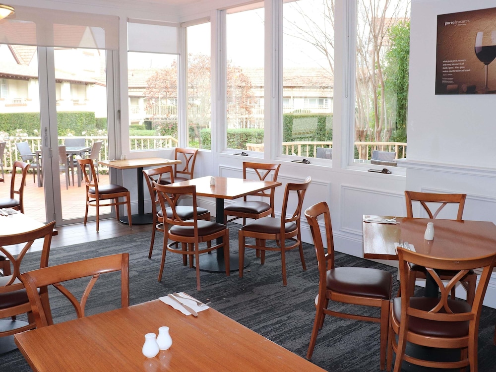 Mercure Canberra 28/41