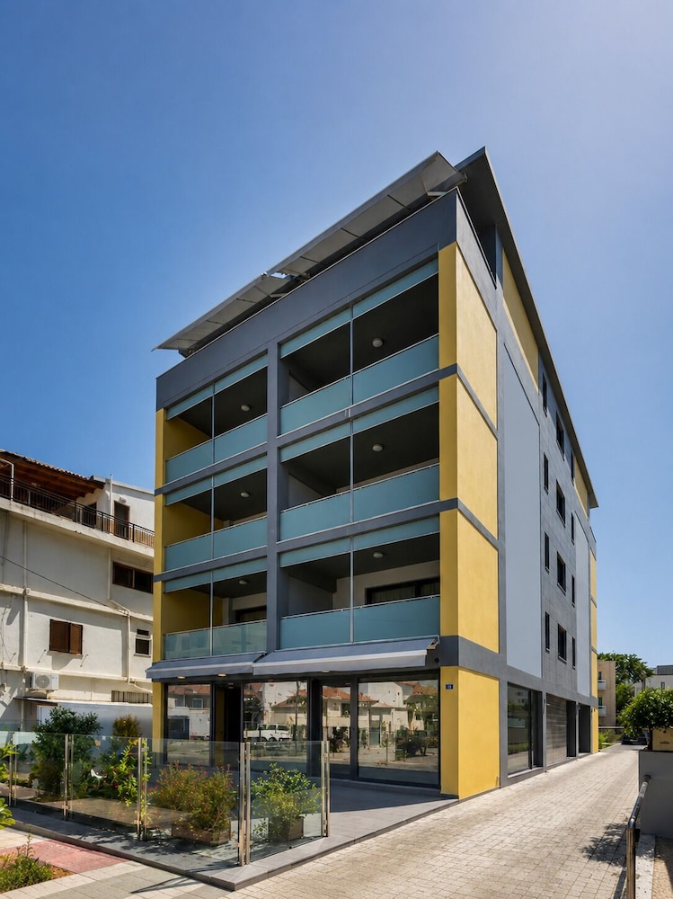 Spring Apartments 5/50