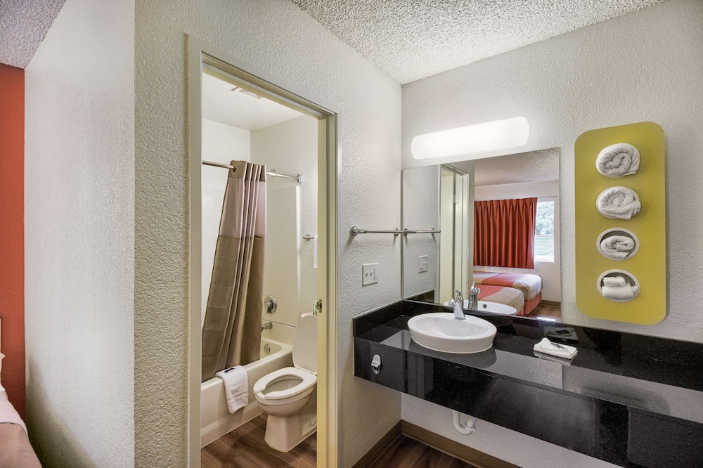 Motel6 Everett, WA - South 36/39