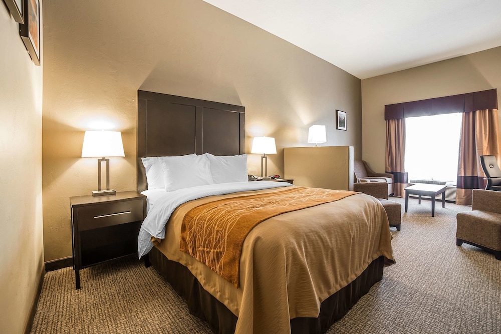 Comfort Inn and Suites Vernal National Monument Area 14/42