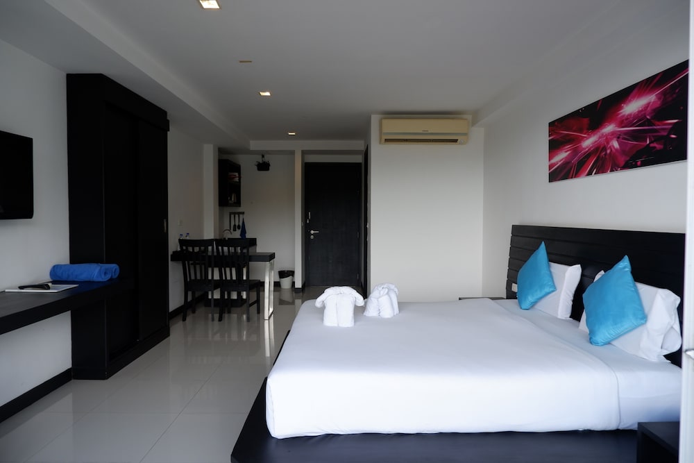 1 BEDROOM, STUDIO